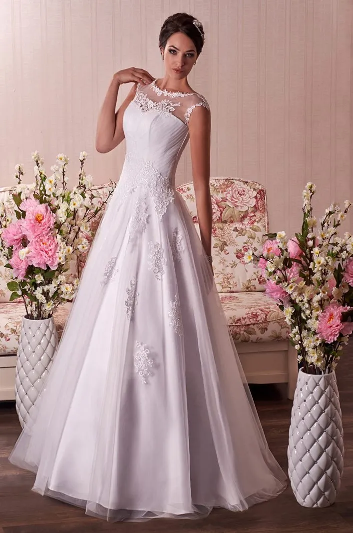 ---Cheap online wedding dress made to measure A line style, made of tulle and satin with a tight bodice entirely embroidered wit