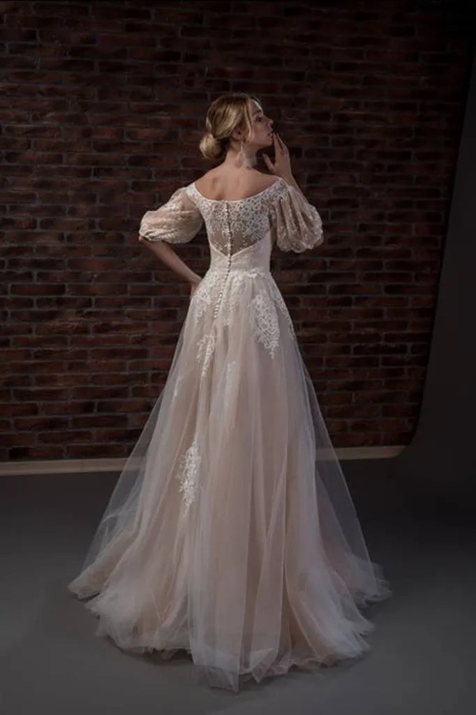 ---Pure romance for this wedding dress made of tulle with a fully hand-embroidered bodice with a humeral effect and half puff sl