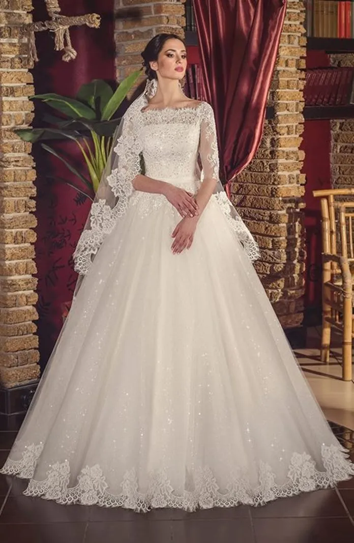 ---Sparkling wedding dress made of tulle and satin totally decorated with lace and beads and lots of lights--