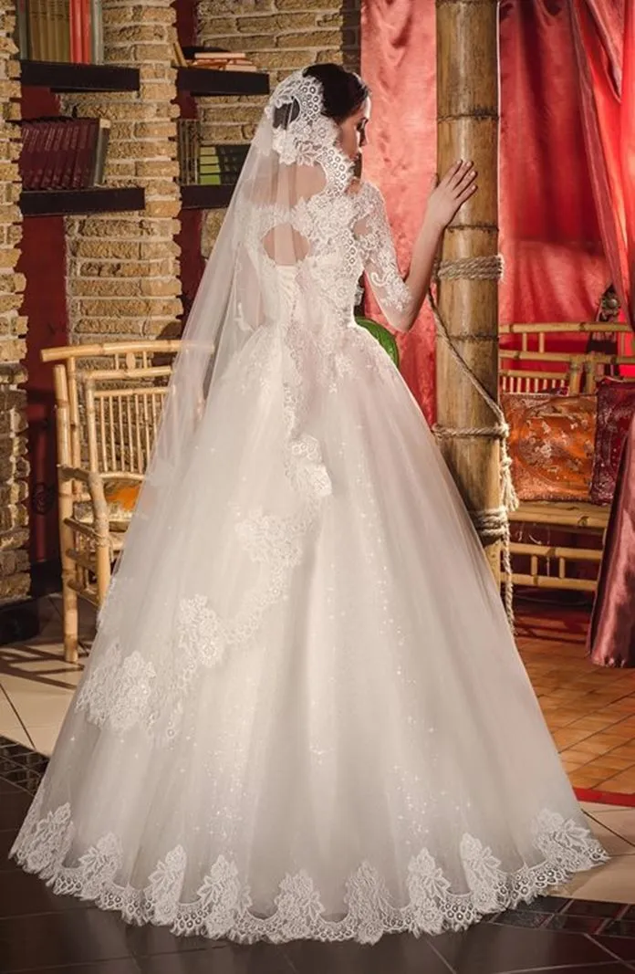 ---Sparkling wedding dress made of tulle and satin totally decorated with lace and beads and lots of lights--