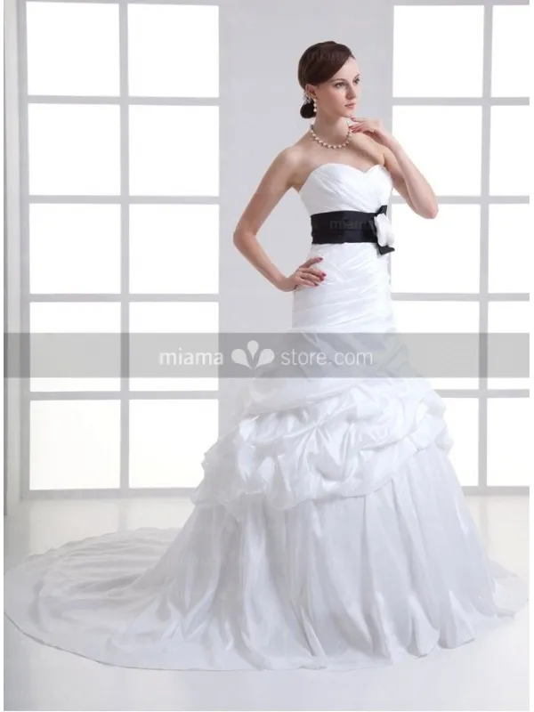 BELLE - A-line Sweetheart Empire waist Chapel train Taffeta Wedding dress