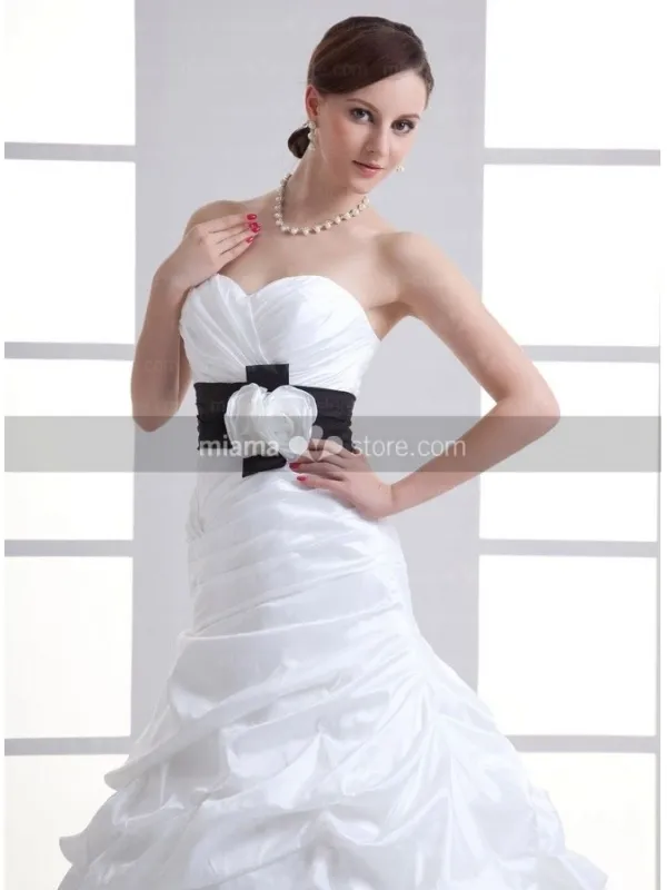 BELLE - A-line Sweetheart Empire waist Chapel train Taffeta Wedding dress