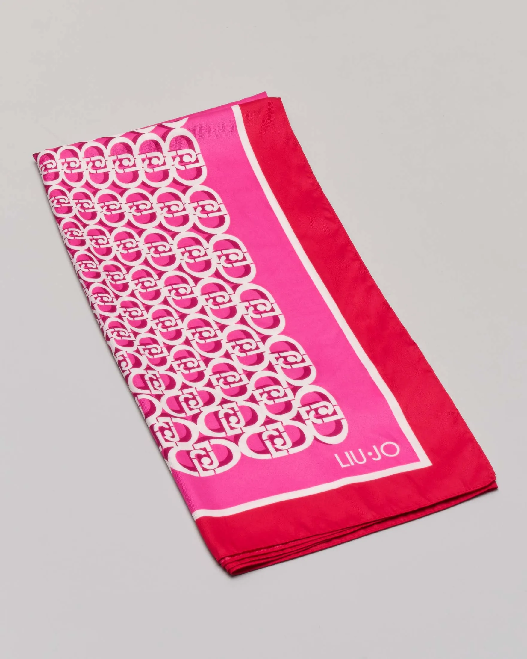 Foulard in twill rosa con scritta logo stampata all over e riquadro rosso