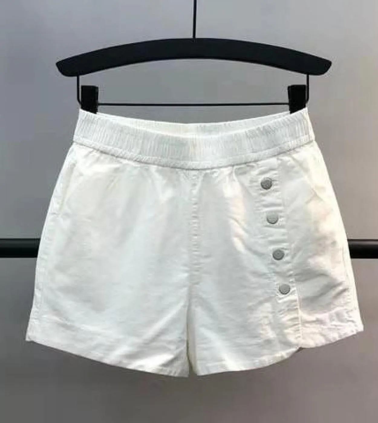 Pantaloncini dritti con design a bottoni in vita elastica da donna di nuovo arrivo Pantaloncini casual con asimmetria in cotone