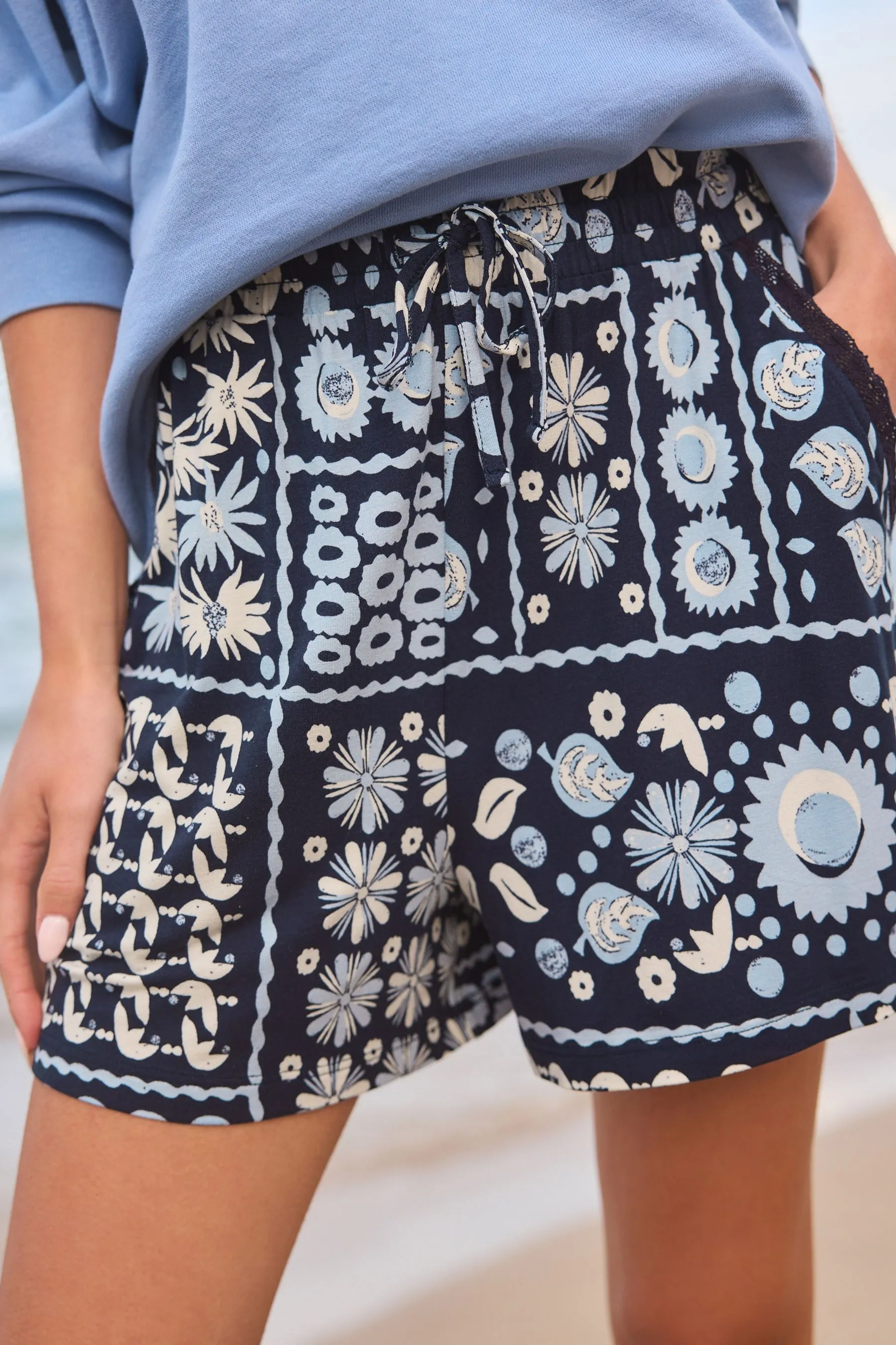 Shorts in jersey con vita elasticizzata